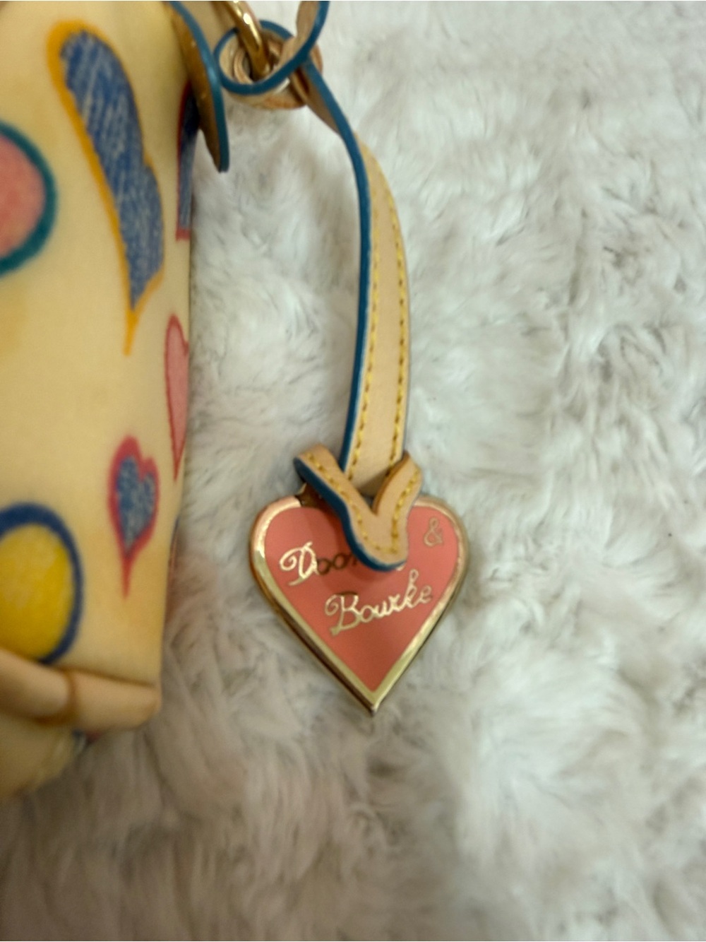 Vintage Dooney & Bourke Cream/Yellow Multi-Heart Shoulder Bag - Picture 5 of 7